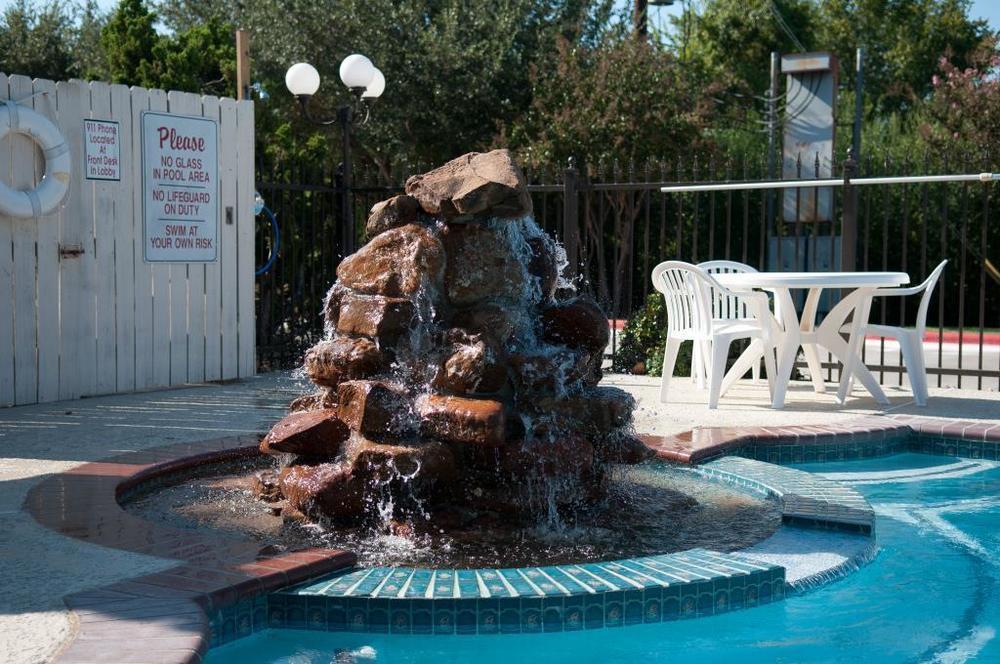 Best Western Inn Of Brenham Exterior photo